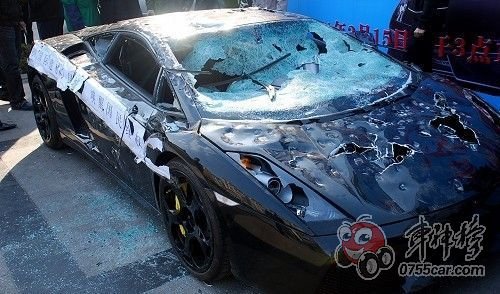 不滿服務(wù)車(chē)主怒砸蘭博基尼 蘭博基尼稱(chēng)多次提解決建議